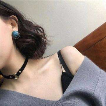 王子文六一带小孩海边游玩 去年曾被曝隐婚生子